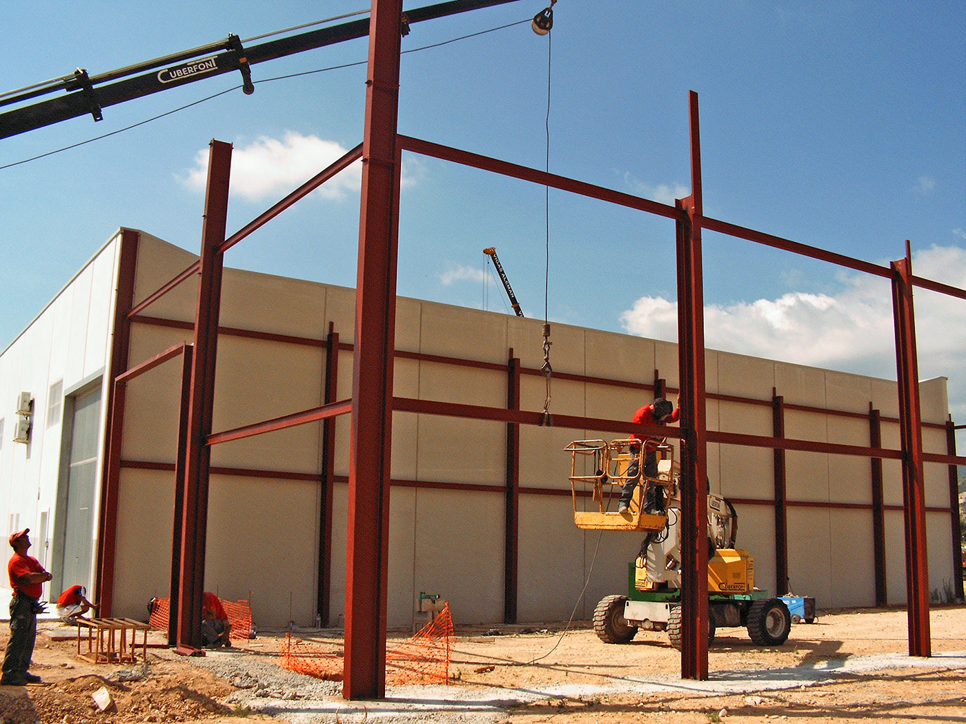 estructura metálica de nave industrial realizada por Cuberfont