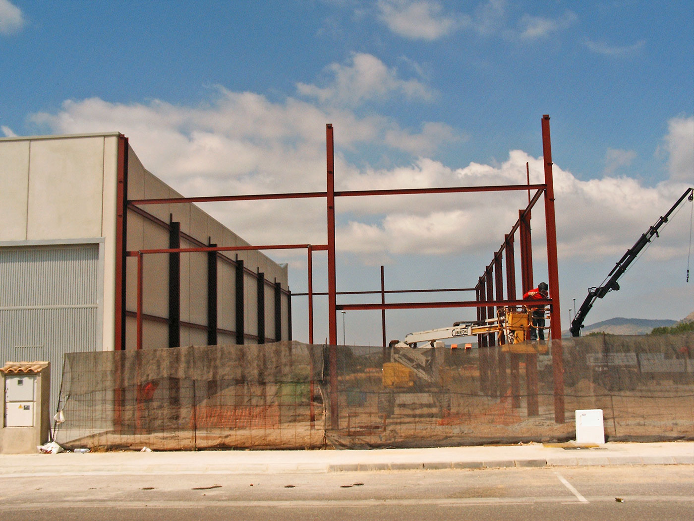 estructura metálica de nave industrial realizada por Cuberfont