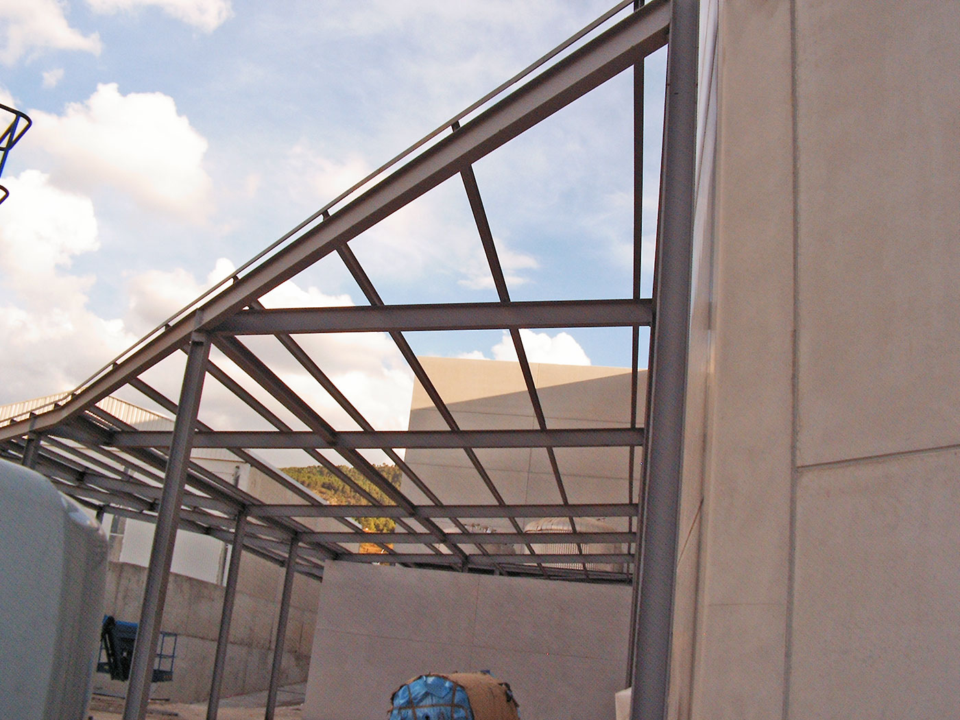 estructura metálica ampliación nave industrial realizada por Cuberfont